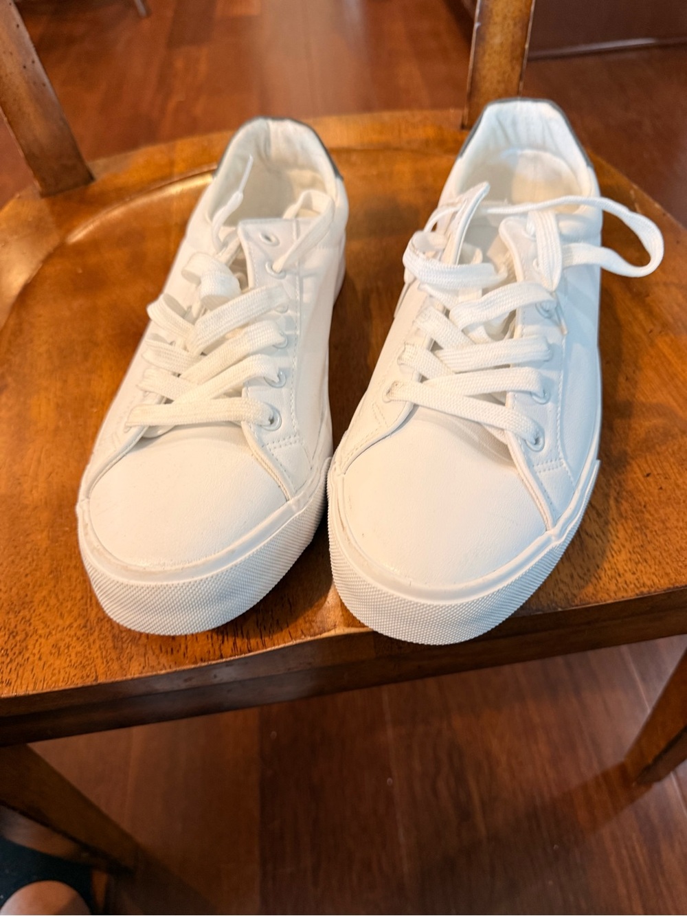 White Mark Classic White Low-Top Athletic Sneakers